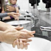 Myjąc ręce możesz uszczęśliwiać innych i zachęcać ich do działania
